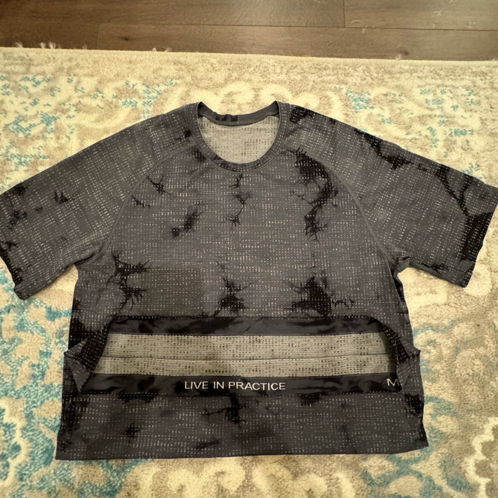 Men’s lululemon tee